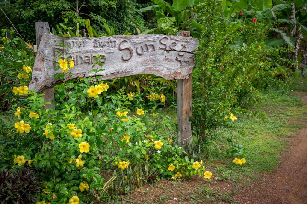 Banana Sunset - Bar & Bungalows Koh Mak Exterior photo